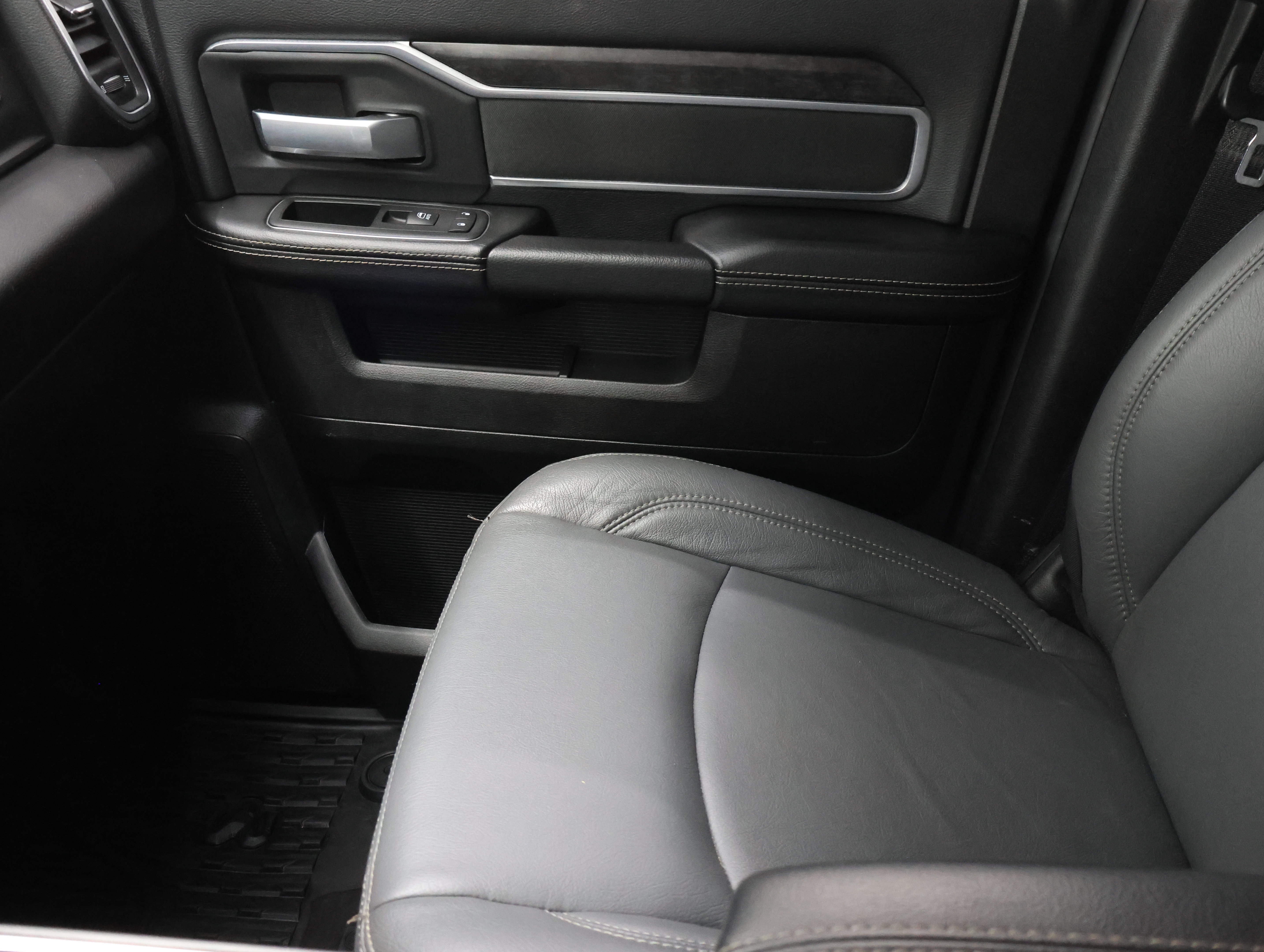 Used 2024 RAM 2500 Big Horn w/ Night Edition AWD/4WD image 13