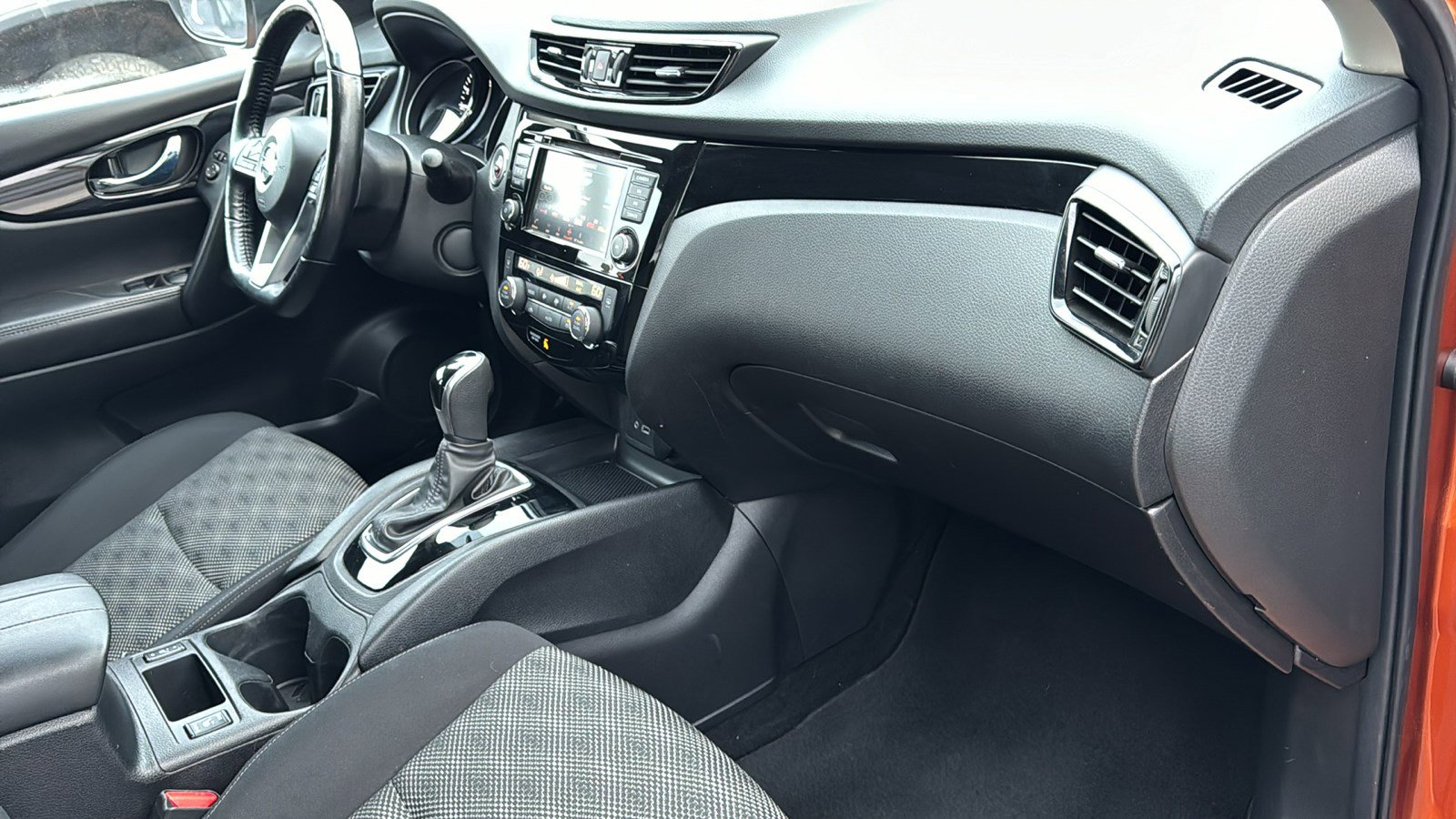 Used 2022 Nissan Rogue Sport SV image 25