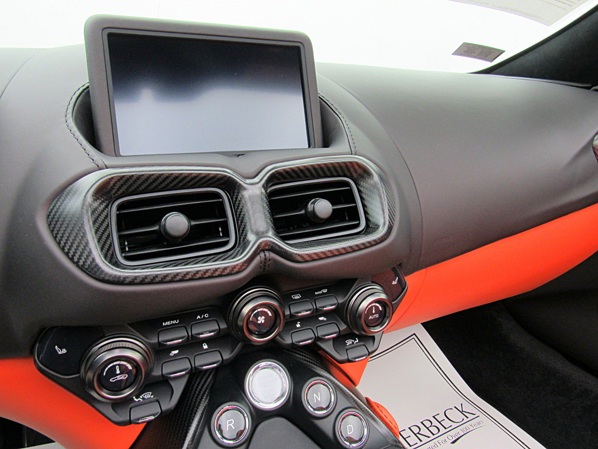 Used 2023 Aston Martin V8 Vantage Roadster RWD image 32
