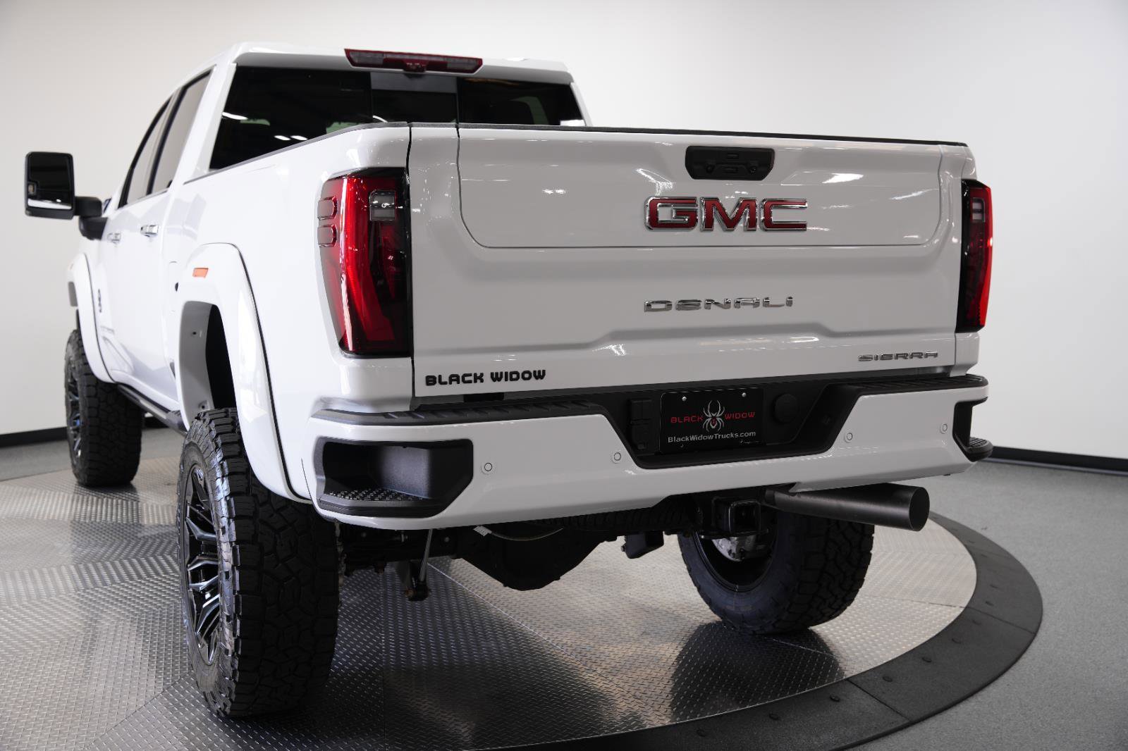 New 2025 GMC Sierra 2500 Denali w/ Denali Reserve Package image 8