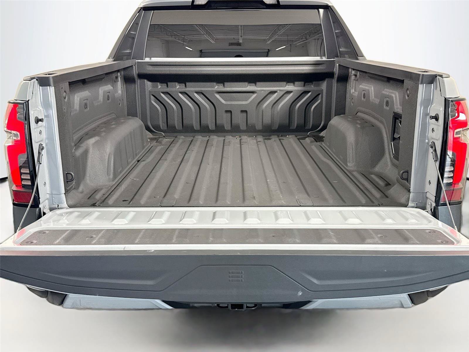 Used 2026 Chevrolet Silverado EV LT AWD/4WD image 24