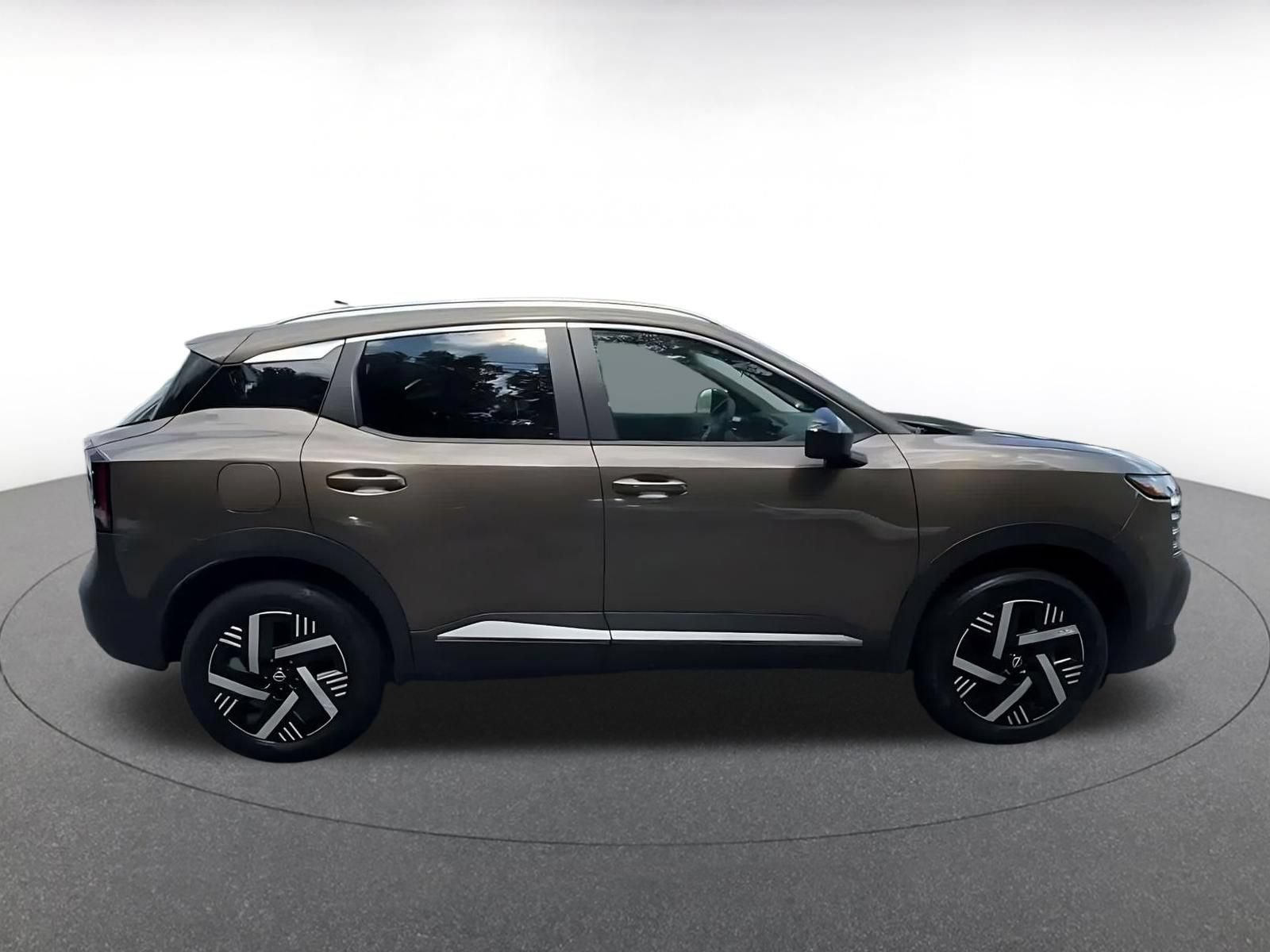 Used 2026 Nissan Kicks SV w/ Cold Weather Package FWD image 16