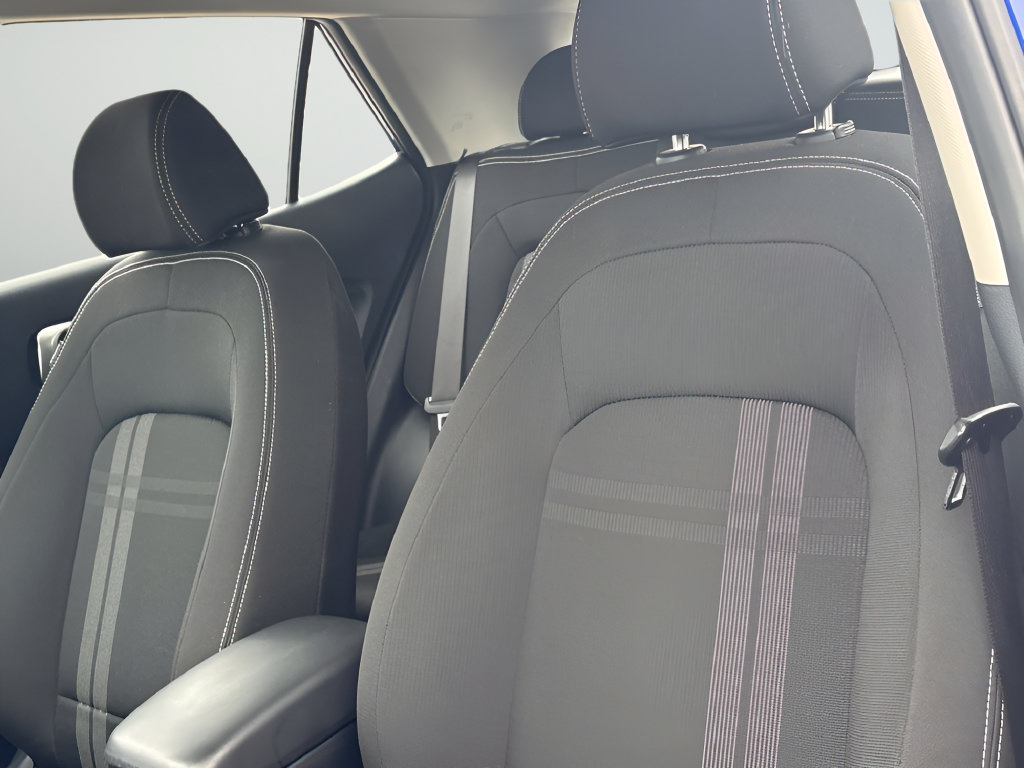 Certified 2025 Hyundai Venue SEL FWD image 8