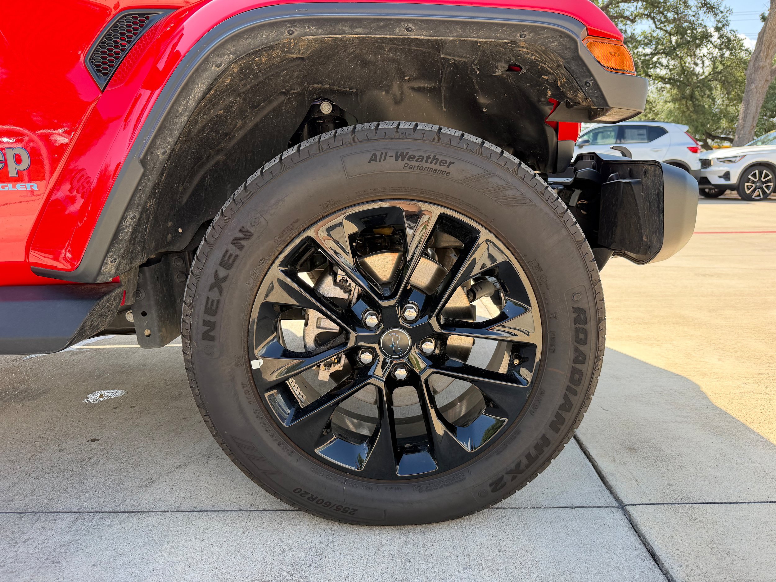 Used 2025 Jeep Wrangler Unlimited Sahara AWD/4WD image 11