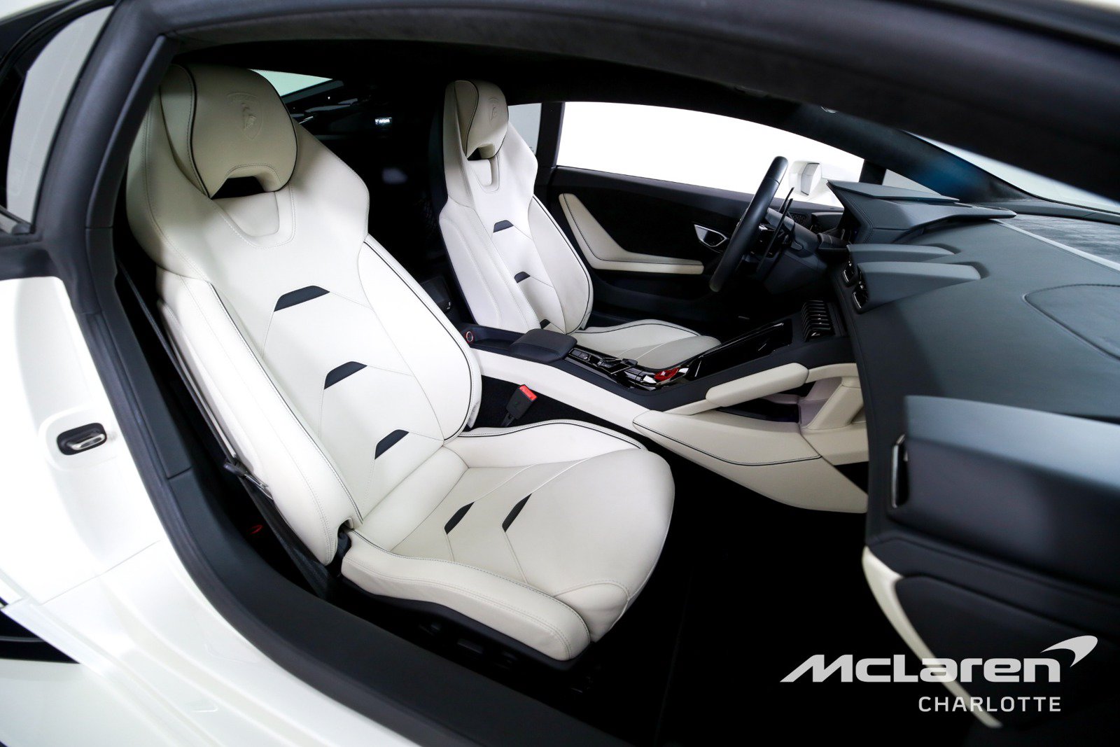 Used 2022 Lamborghini Huracan EVO AWD/4WD image 18