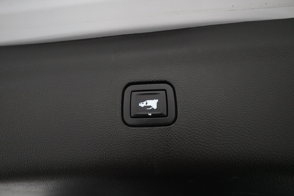 Used 2020 Buick Enclave Essence w/ Sound and Sites Package AWD/4WD image 15