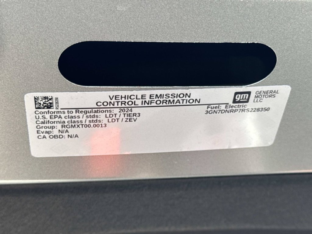 Used 2024 Chevrolet Equinox EV RS FWD image 19
