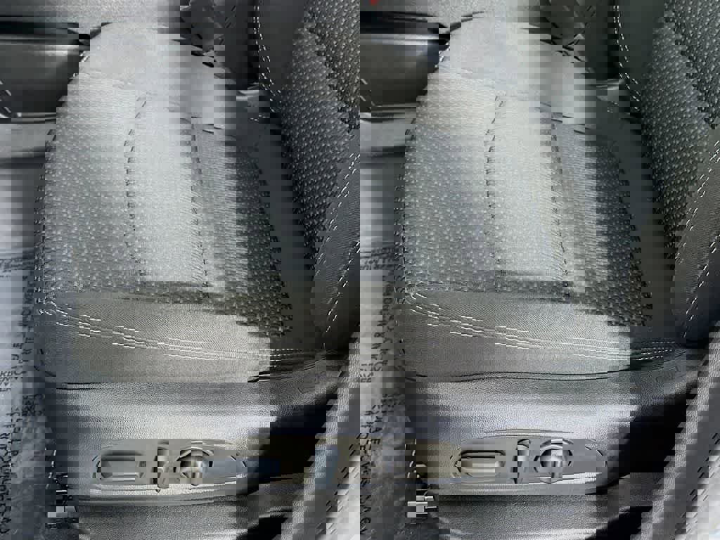 Used 2022 GMC Terrain SLE w/ Driver Convenience Package image 29