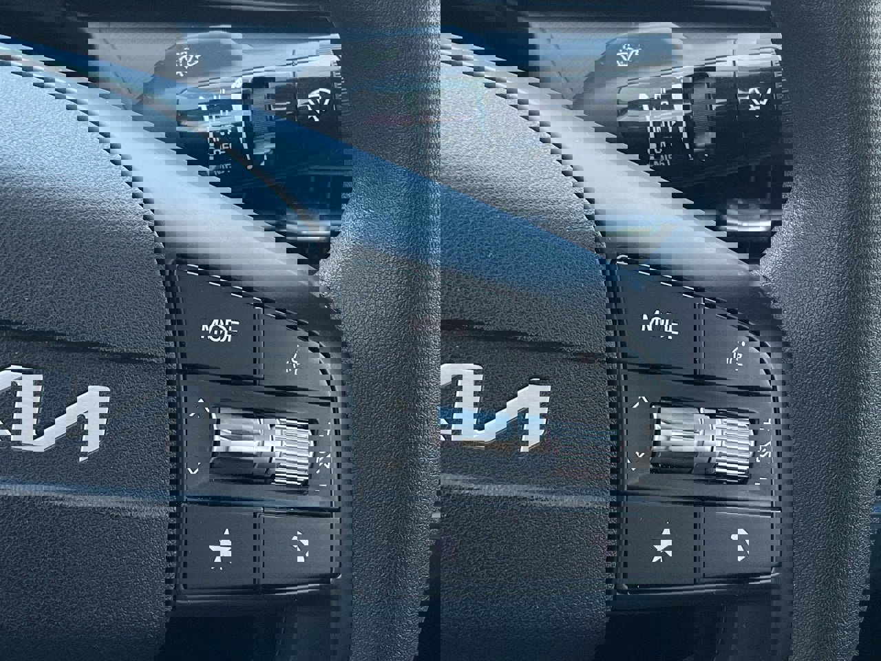 Used 2025 Kia K4 LXS image 23