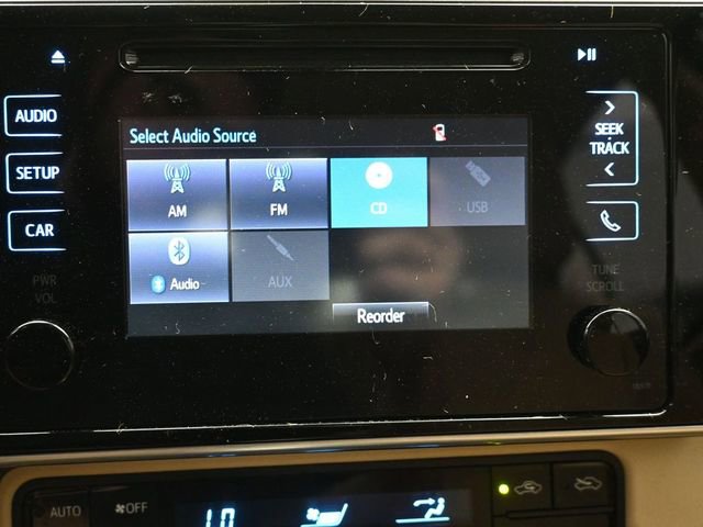 Used 2017 Toyota Corolla LE image 6