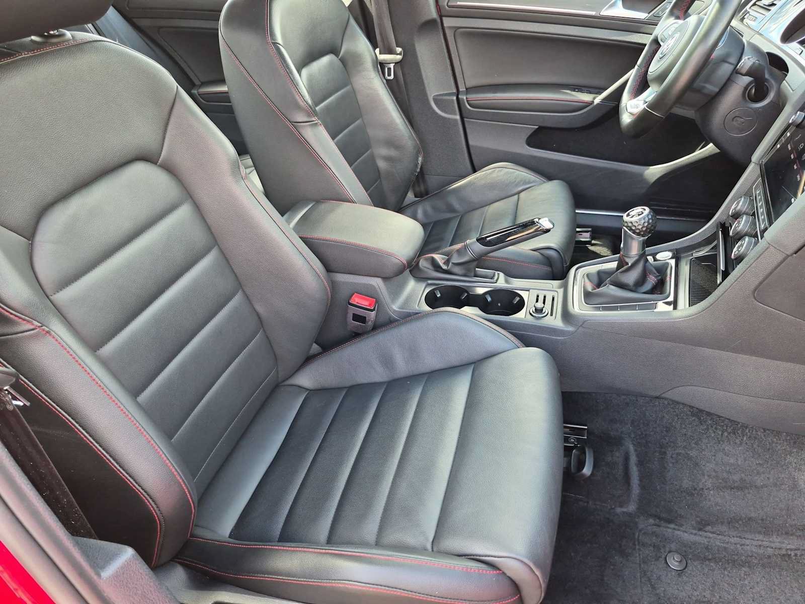 Used 2019 Volkswagen GTI SE FWD image 23