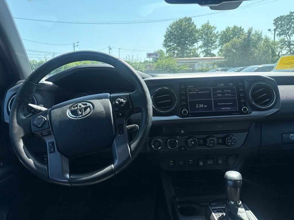 Used 2020 Toyota Tacoma TRD Off-Road w/ Technology Package AWD/4WD image 24