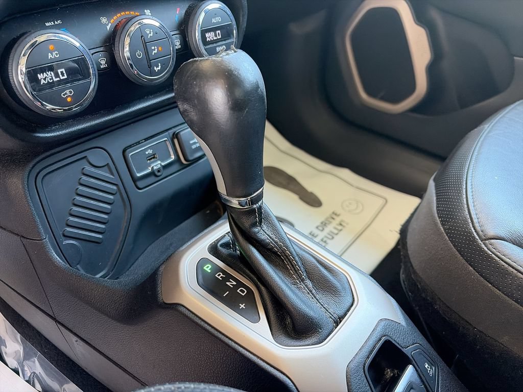 Used 2016 Jeep Renegade Limited FWD image 24