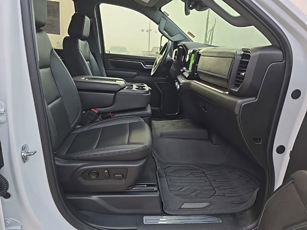 Used 2025 GMC Sierra 3500 SLT w/ X31 Off-Road Package image 30