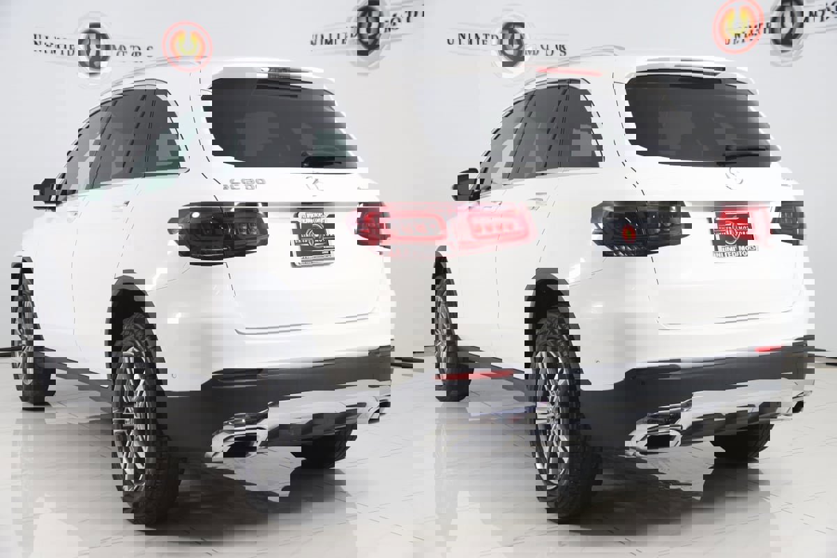 Used 2022 Mercedes-Benz GLC 300 4MATIC w/ Driver Assistance Package image 4