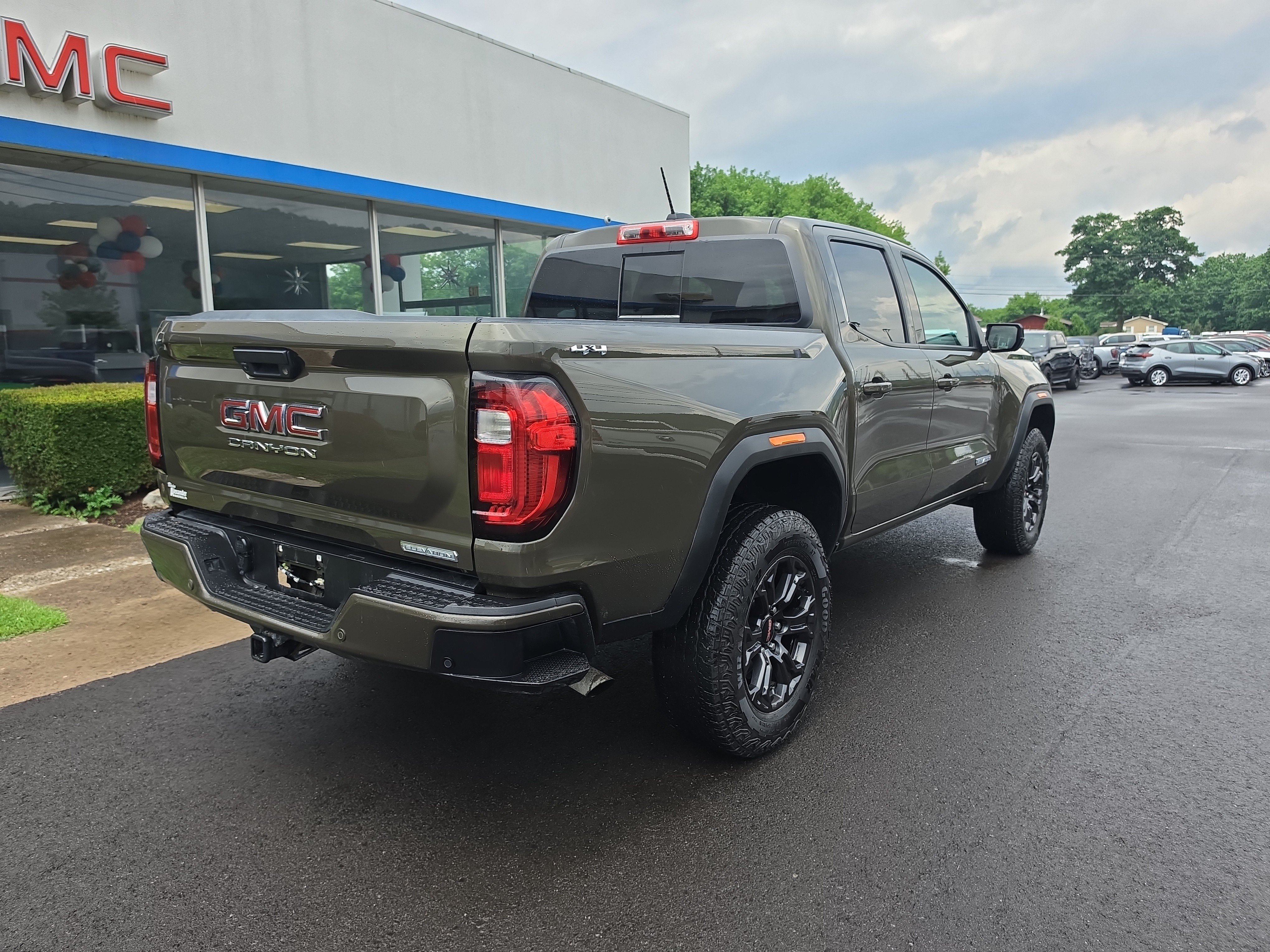 Used 2024 GMC Canyon Elevation w/ Elevation Premium Package AWD/4WD video 3