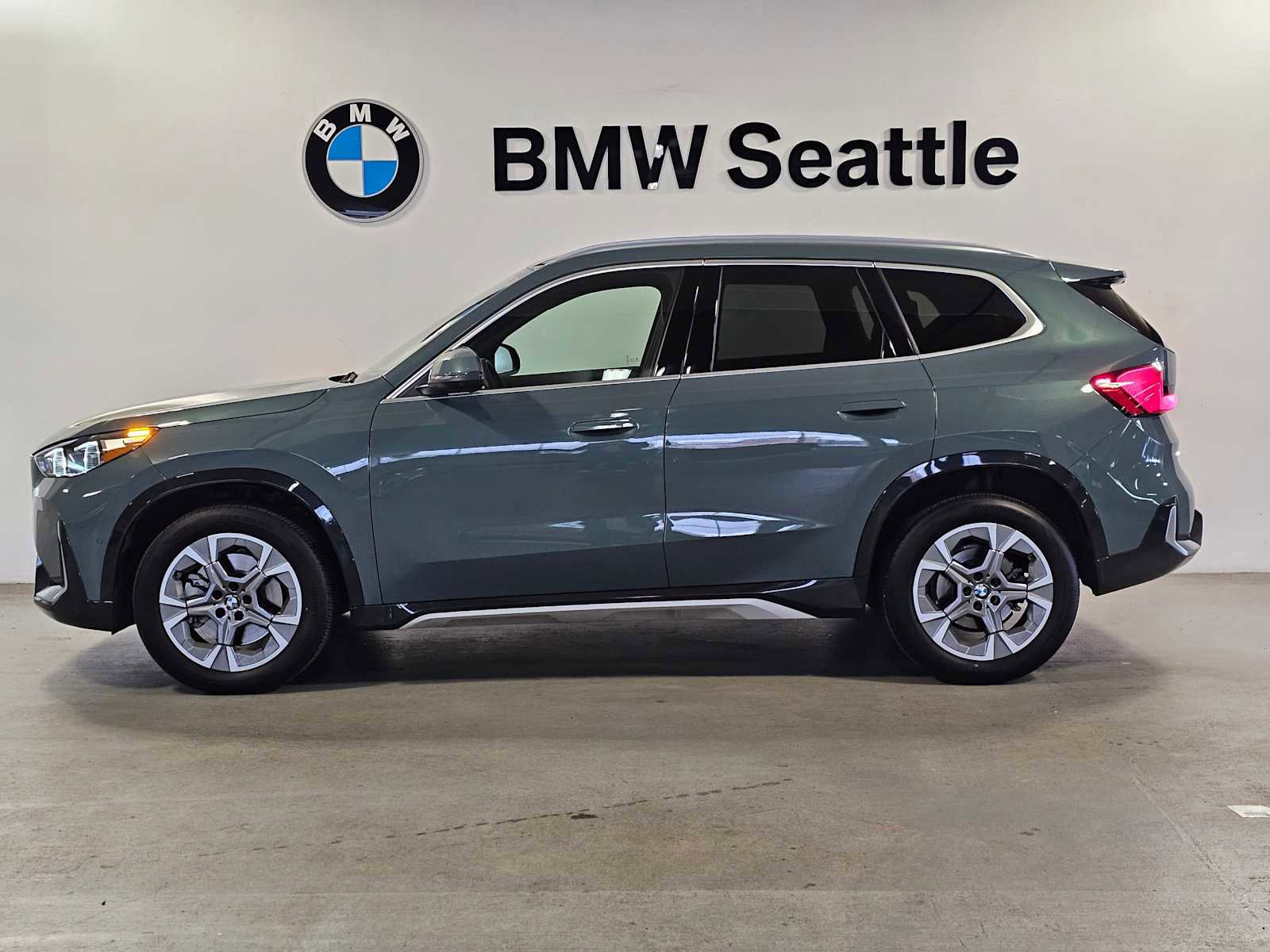 Used 2025 BMW X1 xDrive28i w/ Technology Package image 3