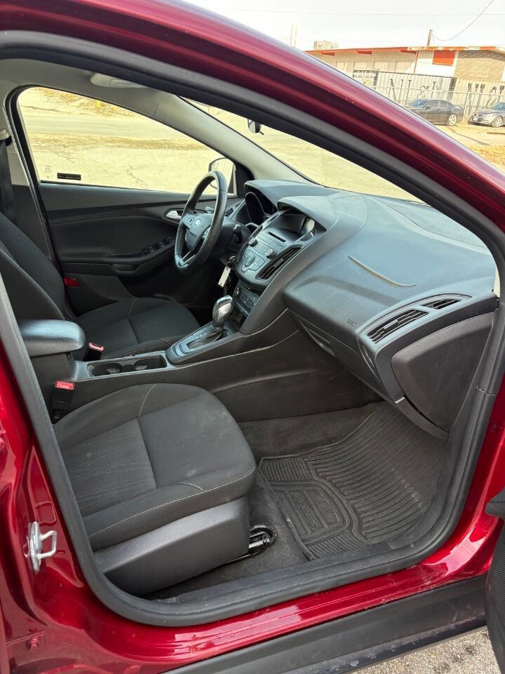 Used 2015 Ford Focus SE w/ SE Cold Weather Package image 8