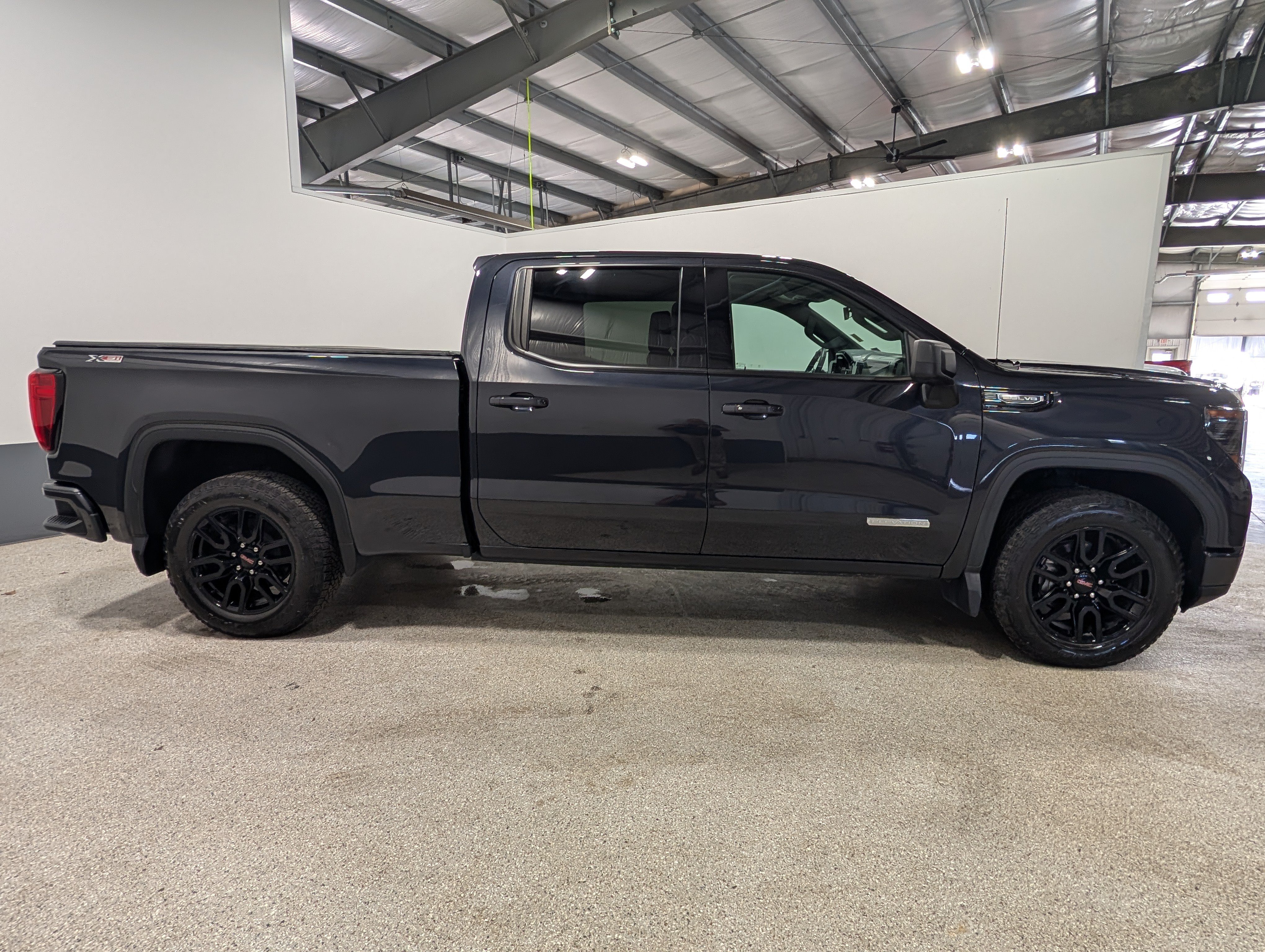 Used 2024 GMC Sierra 1500 Elevation w/ X31 Off-Road Package AWD/4WD image 2
