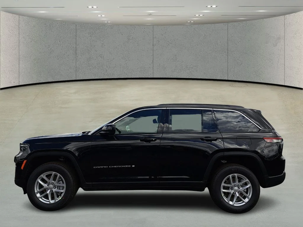 New 2026 Jeep Grand Cherokee Laredo RWD image 8