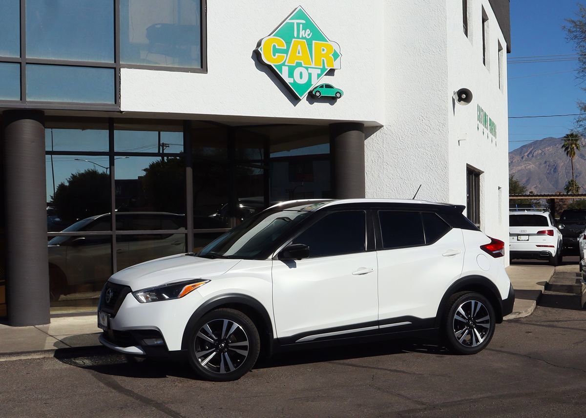 Used 2020 Nissan Kicks SR w/ SR Premium Package FWD image 4