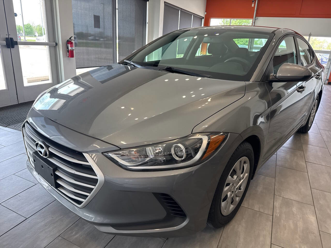 Used 2018 Hyundai Elantra SE FWD image 6
