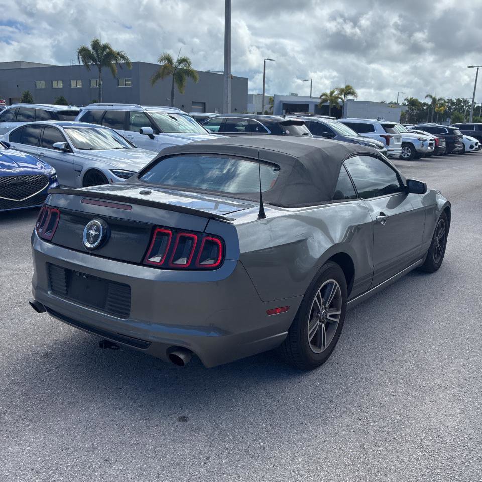 Used 2013 Ford Mustang Premium RWD image 4