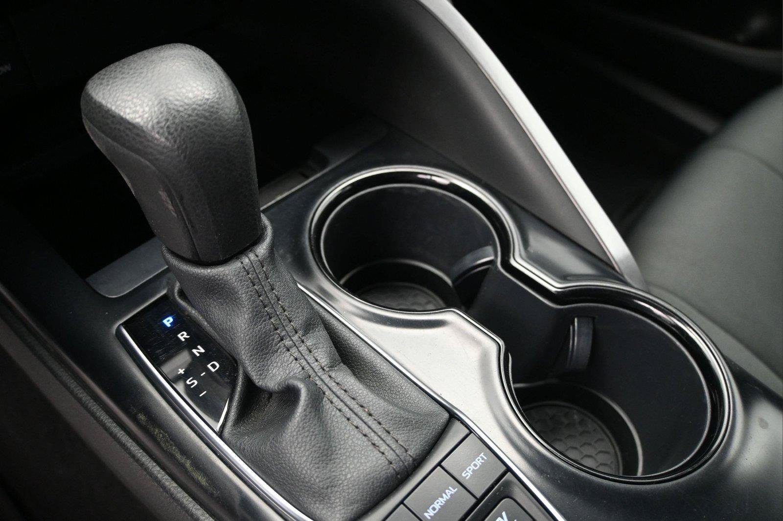 Used 2020 Toyota Camry LE FWD image 5