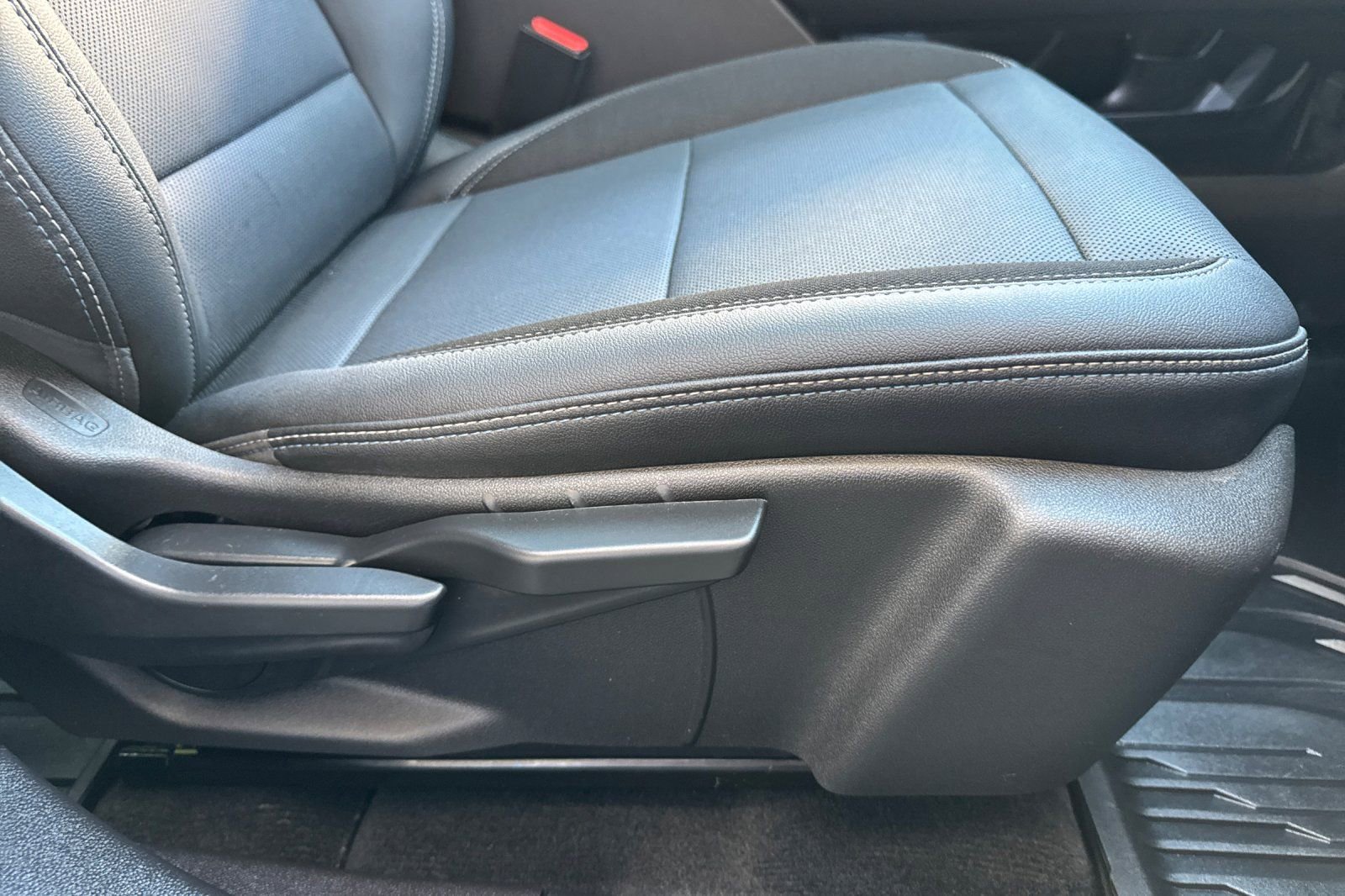 Used 2025 Chevrolet Equinox EV LT w/ Convenience Package FWD image 23