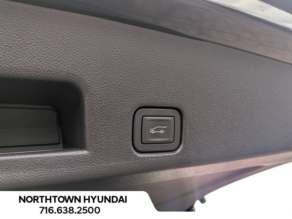 Used 2025 Chevrolet Traverse Z71 w/ Enhanced Driving Package AWD/4WD image 40