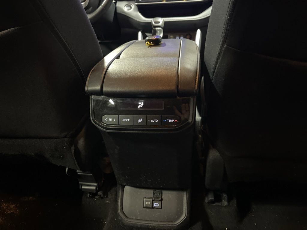 Used 2024 Toyota Highlander XLE image 13