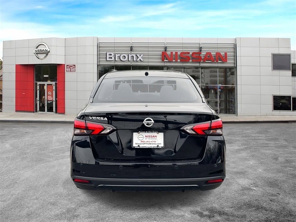 Used 2022 Nissan Versa S image 6