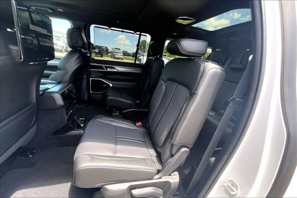 New 2026 Jeep Grand Wagoneer L Limited AWD/4WD image 10