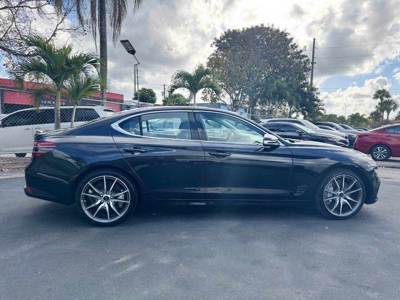 Used 2025 Genesis G70 2.5T image 11