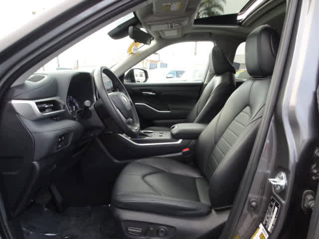Used 2023 Toyota Highlander XLE image 18