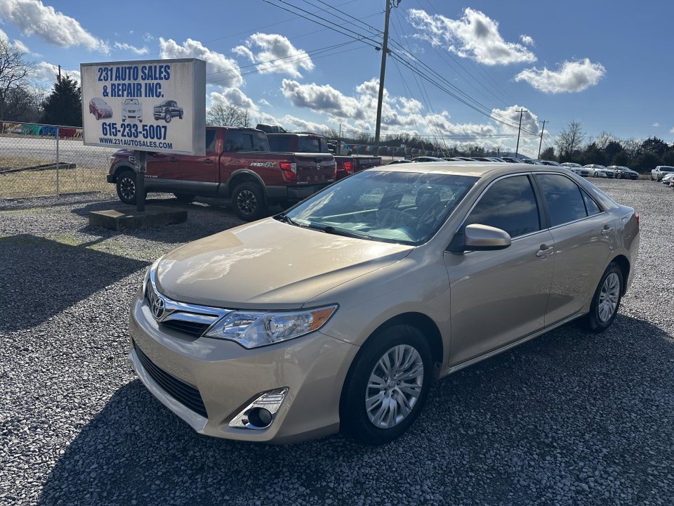 Used 2012 Toyota Camry LE image 1