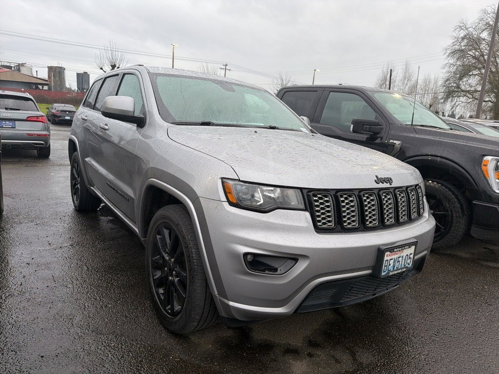 Used 2017 Jeep Grand Cherokee Altitude image 3