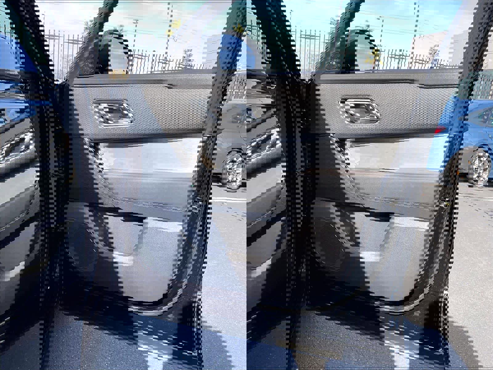 Used 2023 Land Rover Range Rover Velar R-Dynamic S image 25