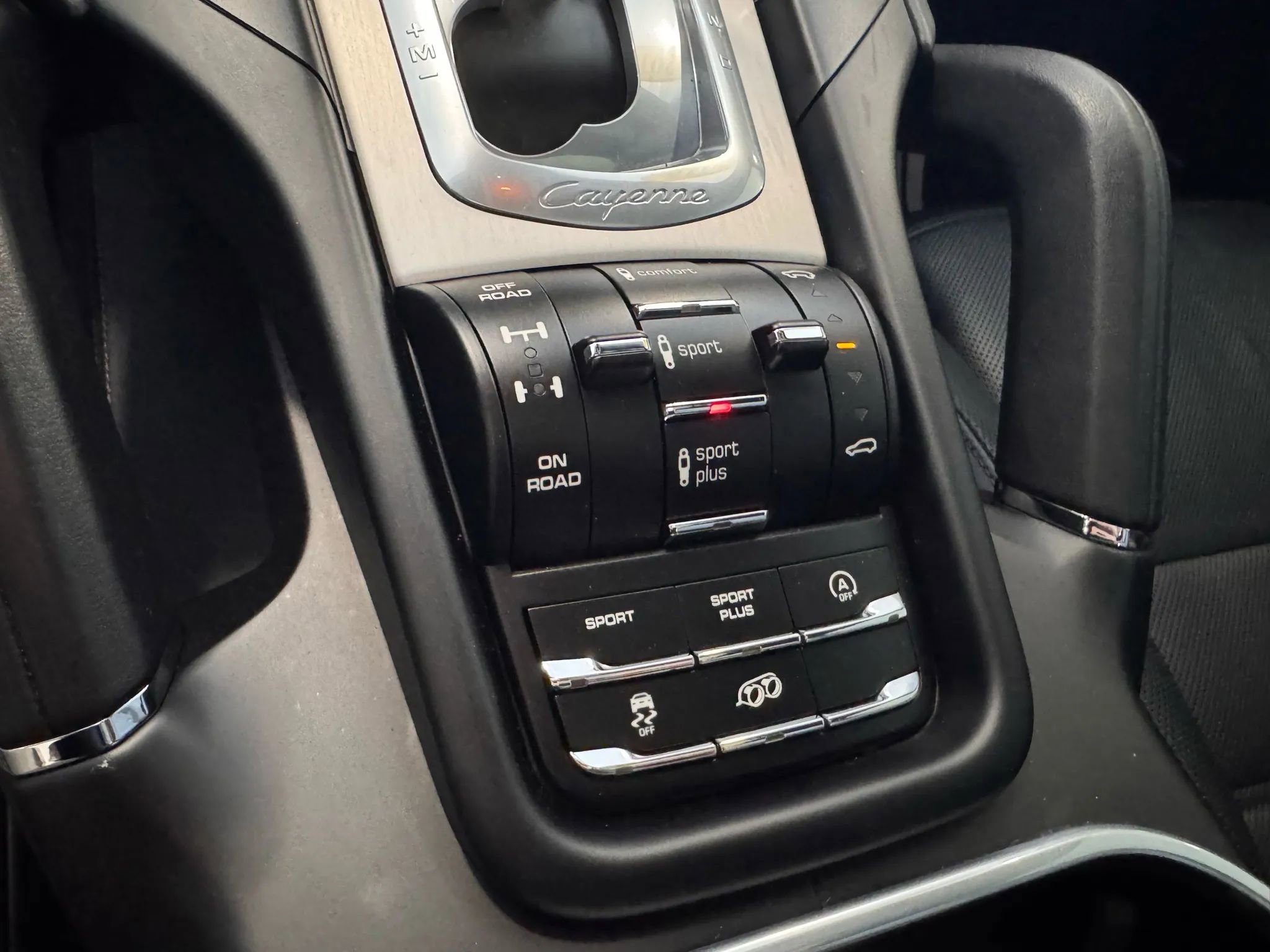 Used 2016 Porsche Cayenne GTS image 39