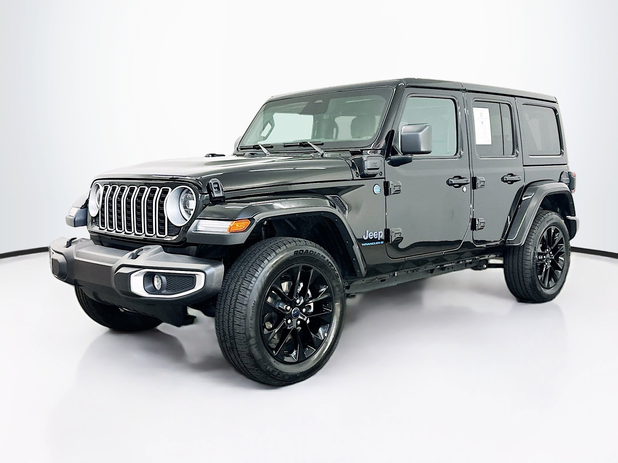 Used 2025 Jeep Wrangler Unlimited Sahara w/ Safety Group AWD/4WD image 3