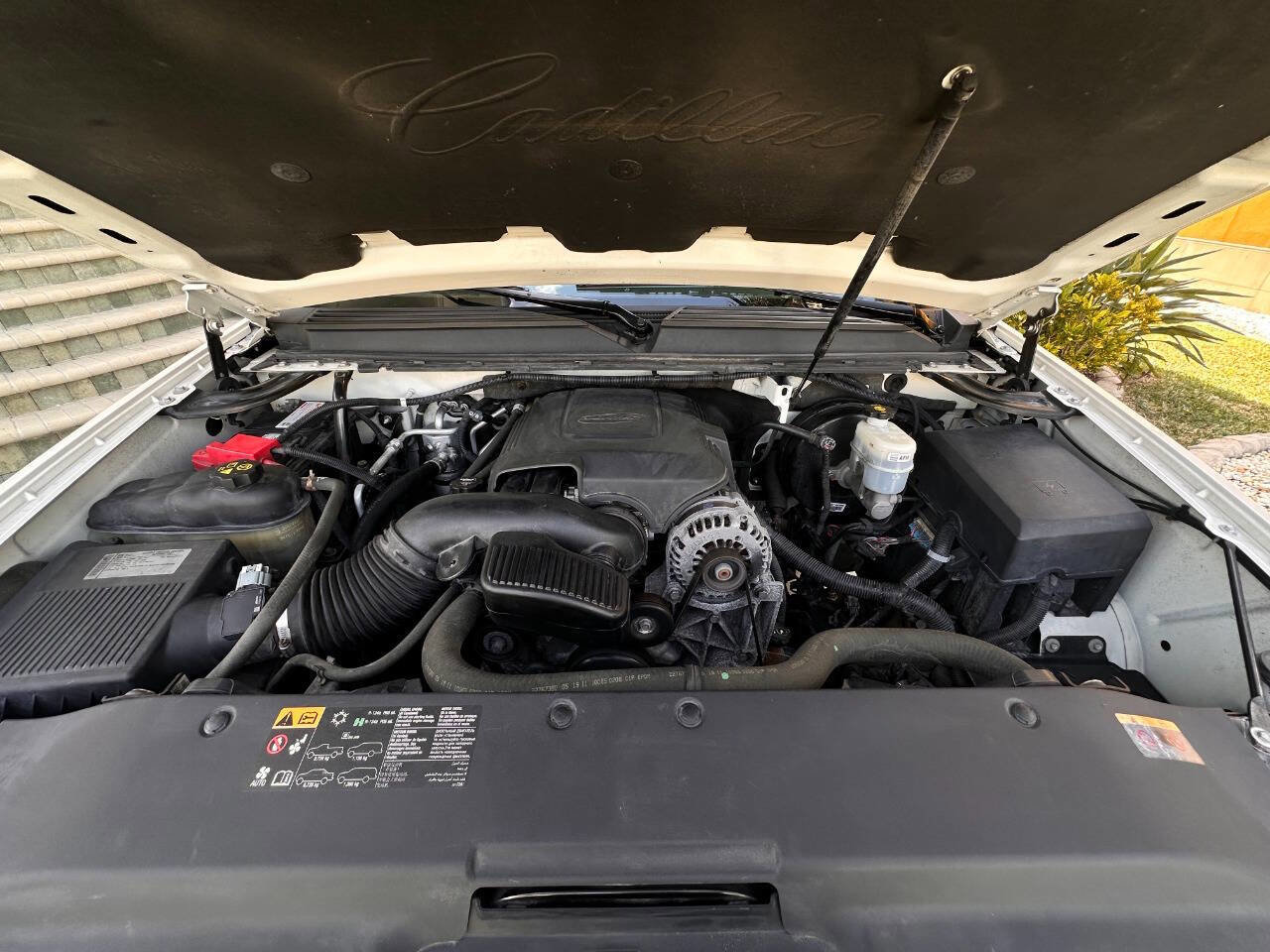 Used 2011 Cadillac Escalade Platinum image 9