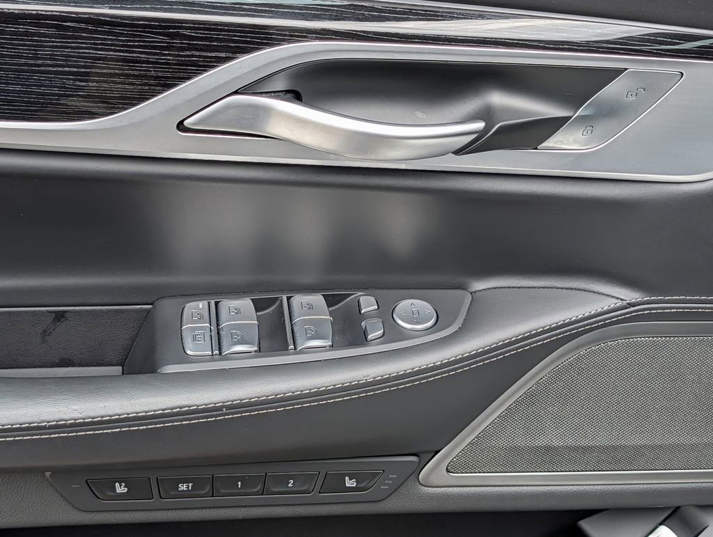 Used 2022 BMW 740i xDrive w/ M Sport Package image 27