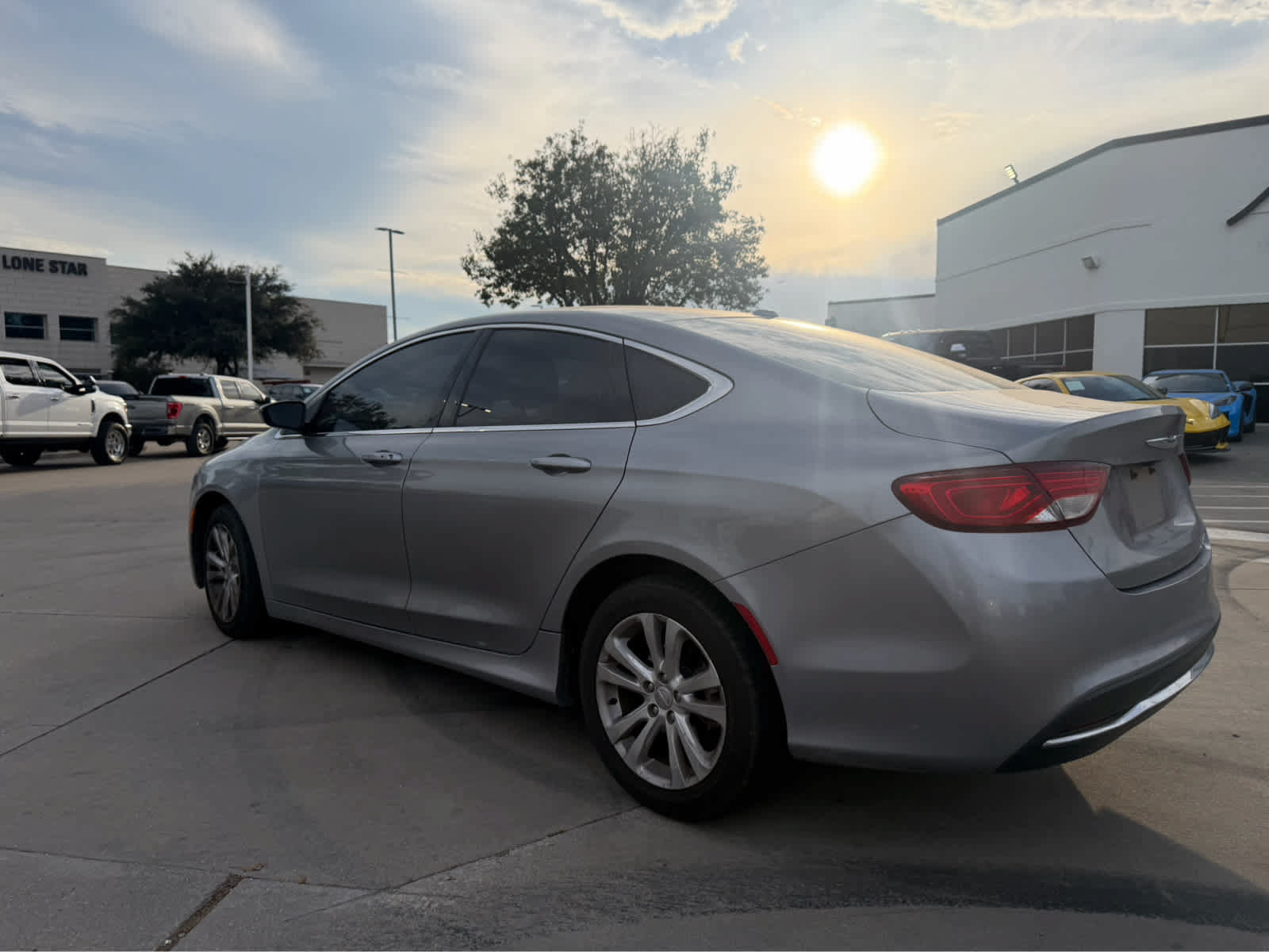 Used 2015 Chrysler 200 Limited w/ Convenience Group FWD image 3