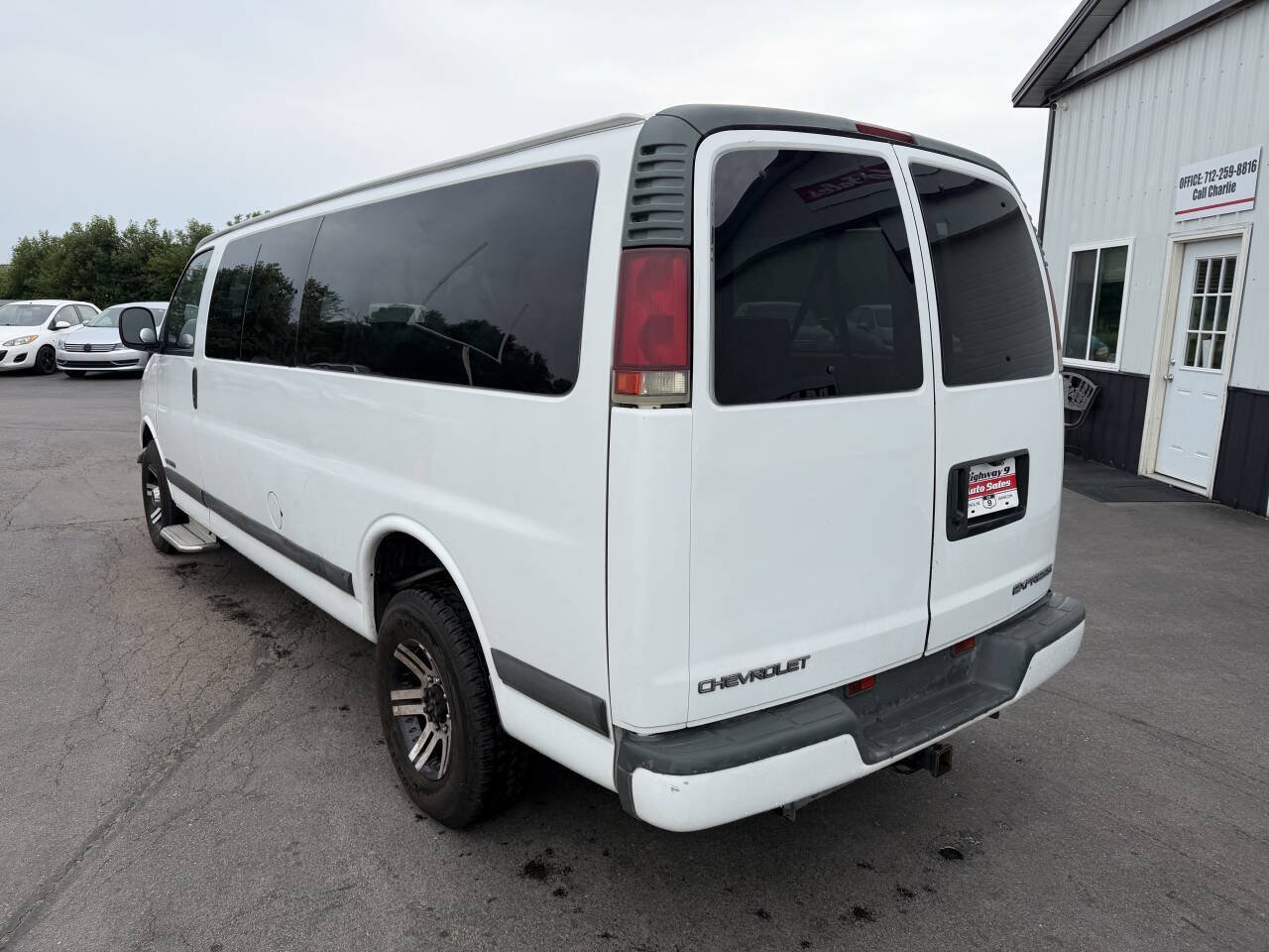 Used 2000 Chevrolet Express 3500 Extended Passenger w/ Preferred Equipment Group RWD image 3
