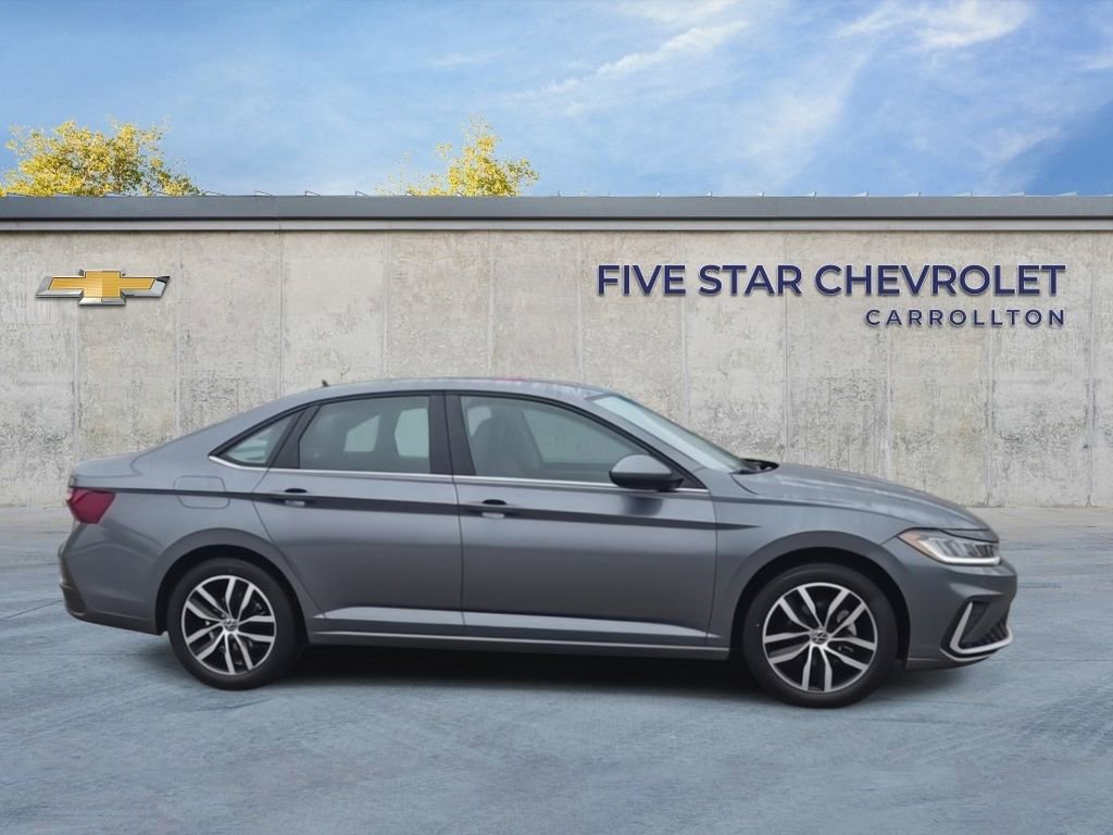 Used 2025 Volkswagen Jetta SE FWD image 9