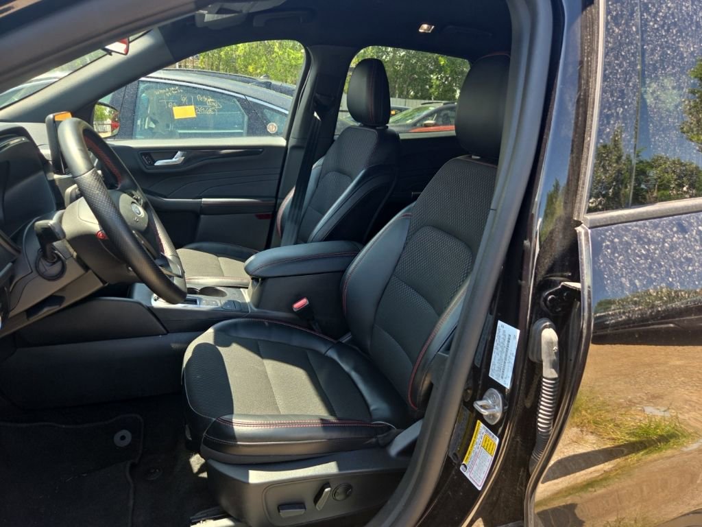 Used 2025 Ford Escape ST-Line AWD/4WD image 3