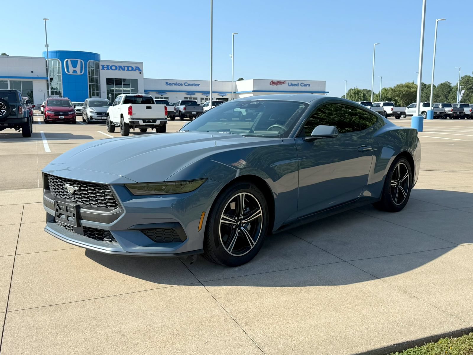 Used 2025 Ford Mustang Coupe RWD image 3