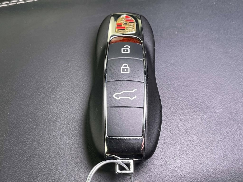 Certified 2023 Porsche Macan image 43