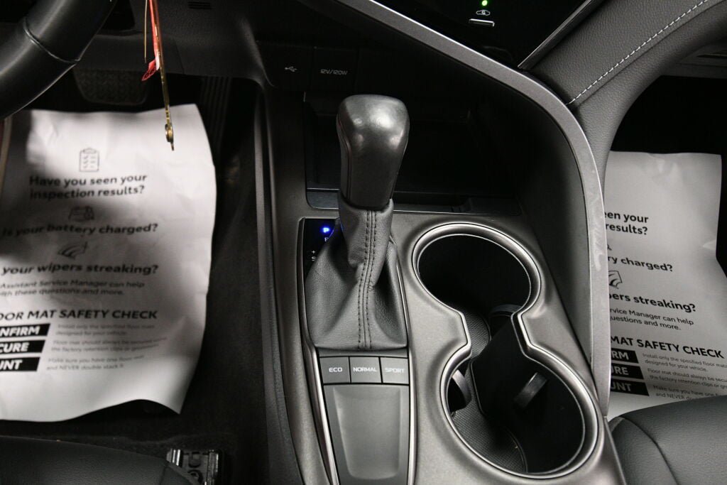 Used 2023 Toyota Camry SE FWD image 16