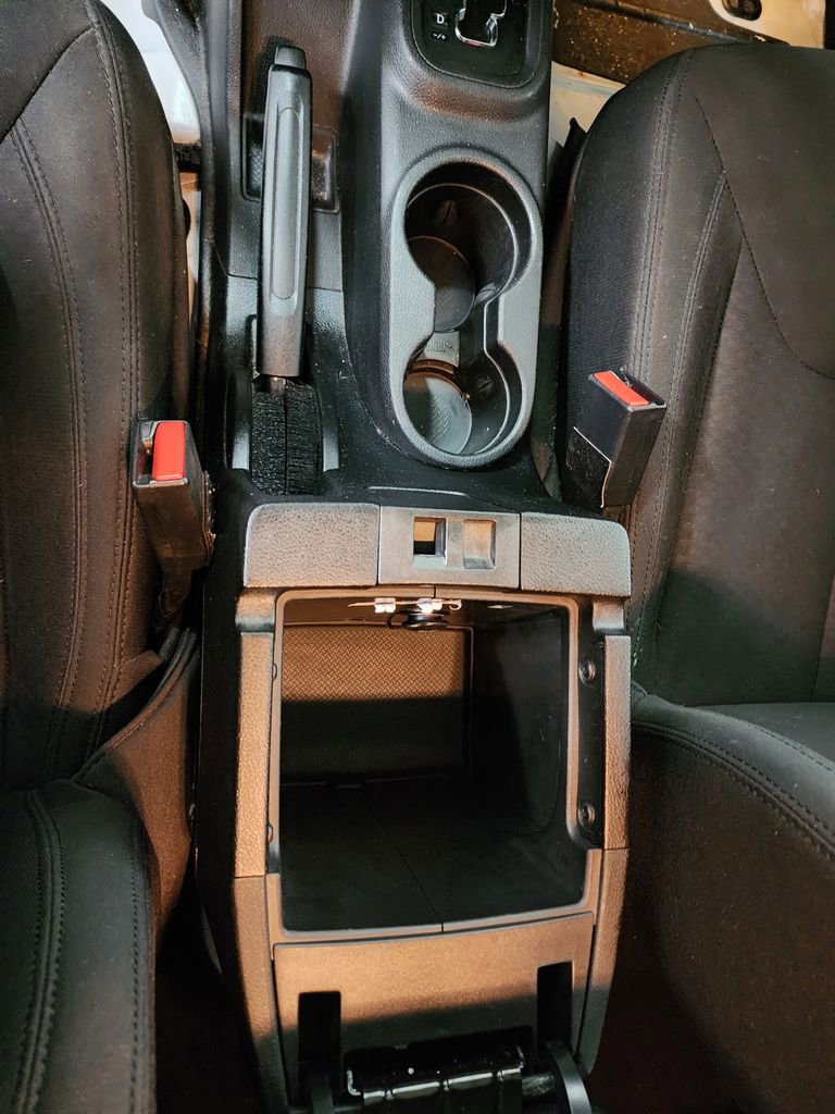 Used 2015 Jeep Wrangler Unlimited Sport w/ Connectivity Group image 19